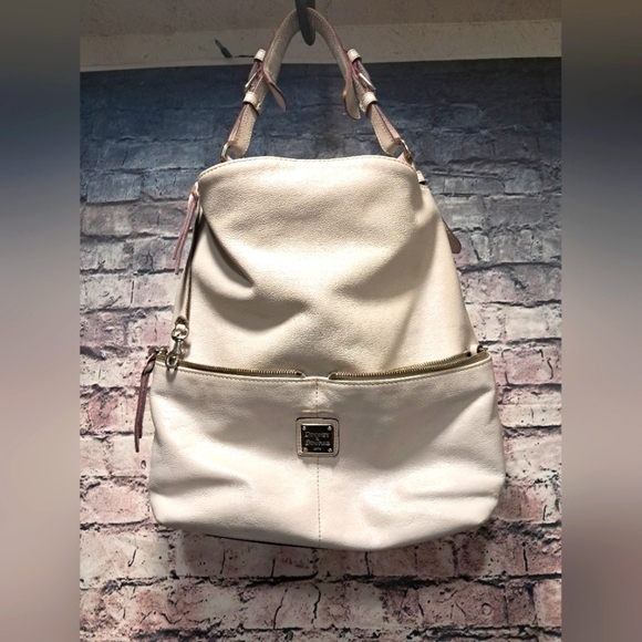 Dooney & Bourke Handbags - Cream Leather Dooney & Bourke Bag 🔥🔥